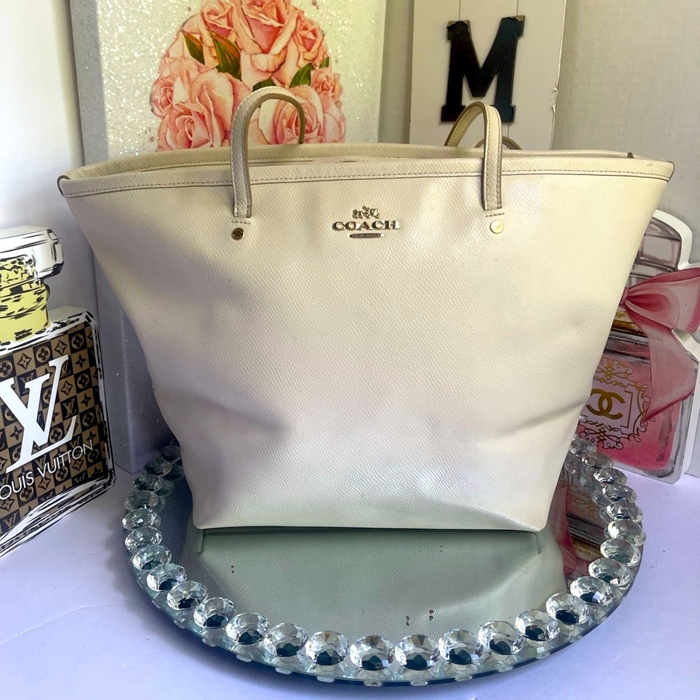 Coach White leather City Tote Bag.